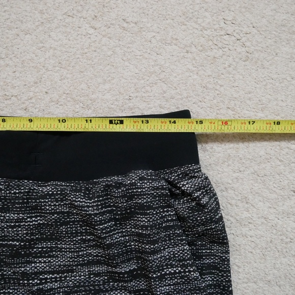 Lululemon T.H.E short with Nulux liner Medium - Picture 5 of 7